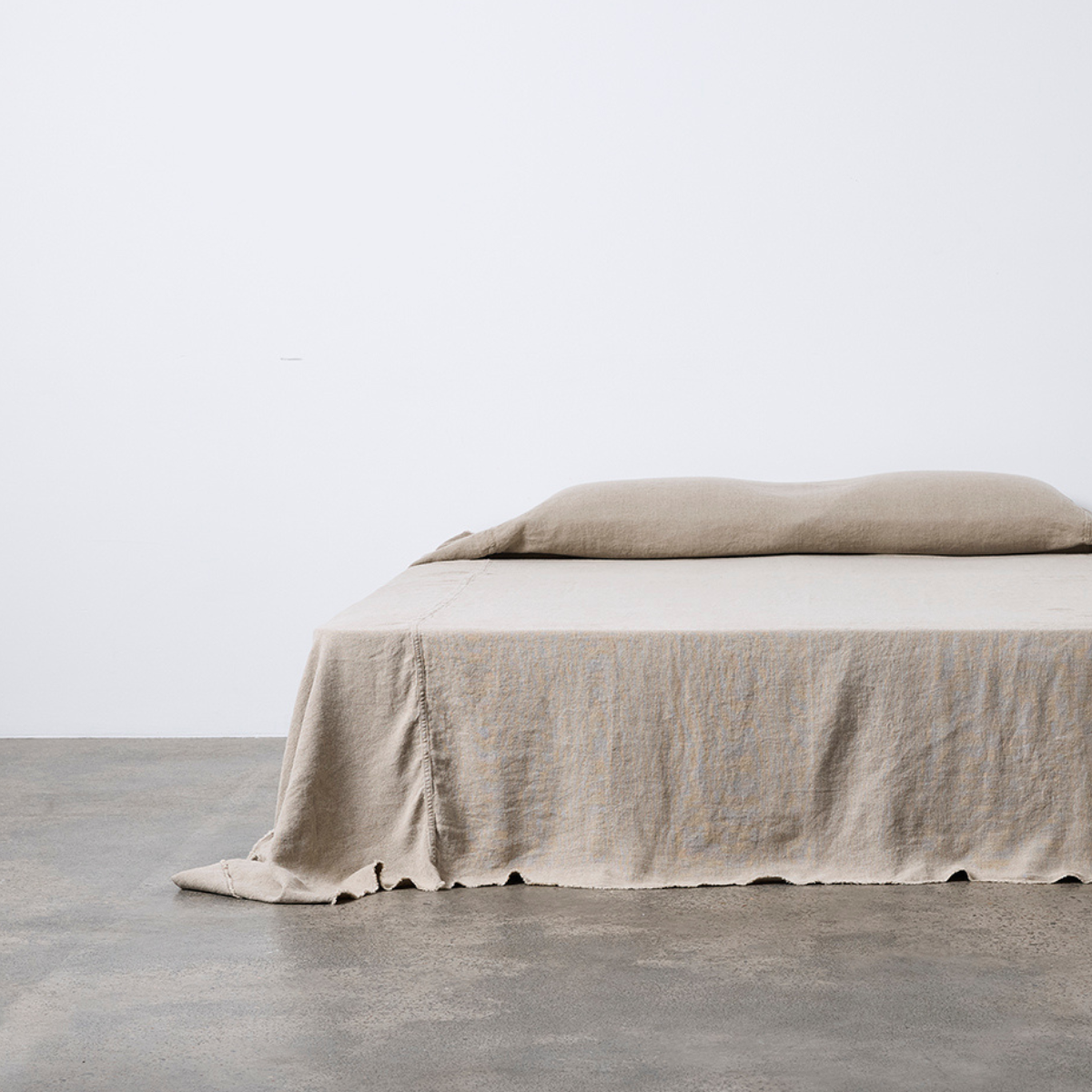 Oversized Heavy Linen Bed Cover in Natural